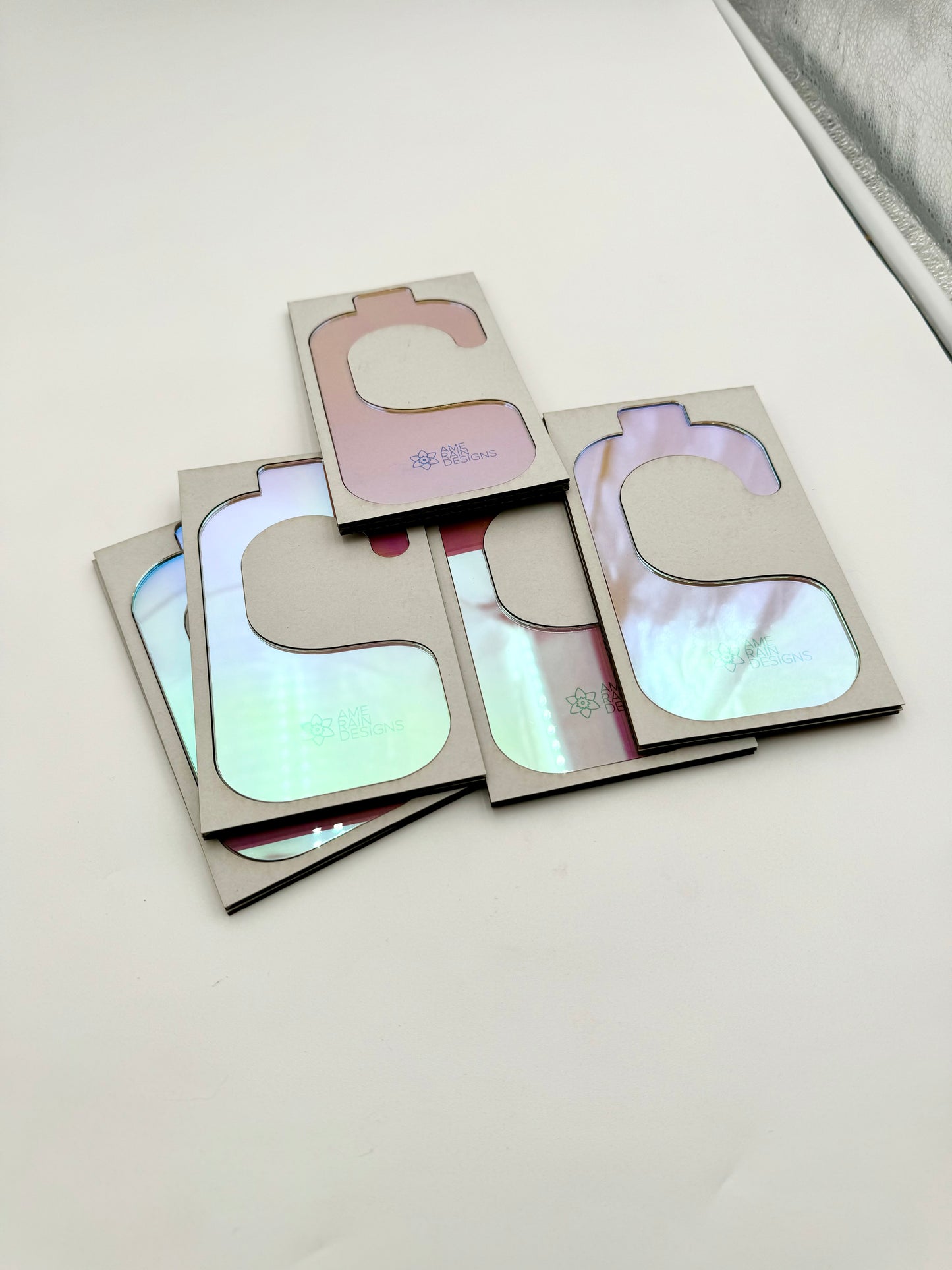 Marcadores de tamaño en acrílico translúcido.